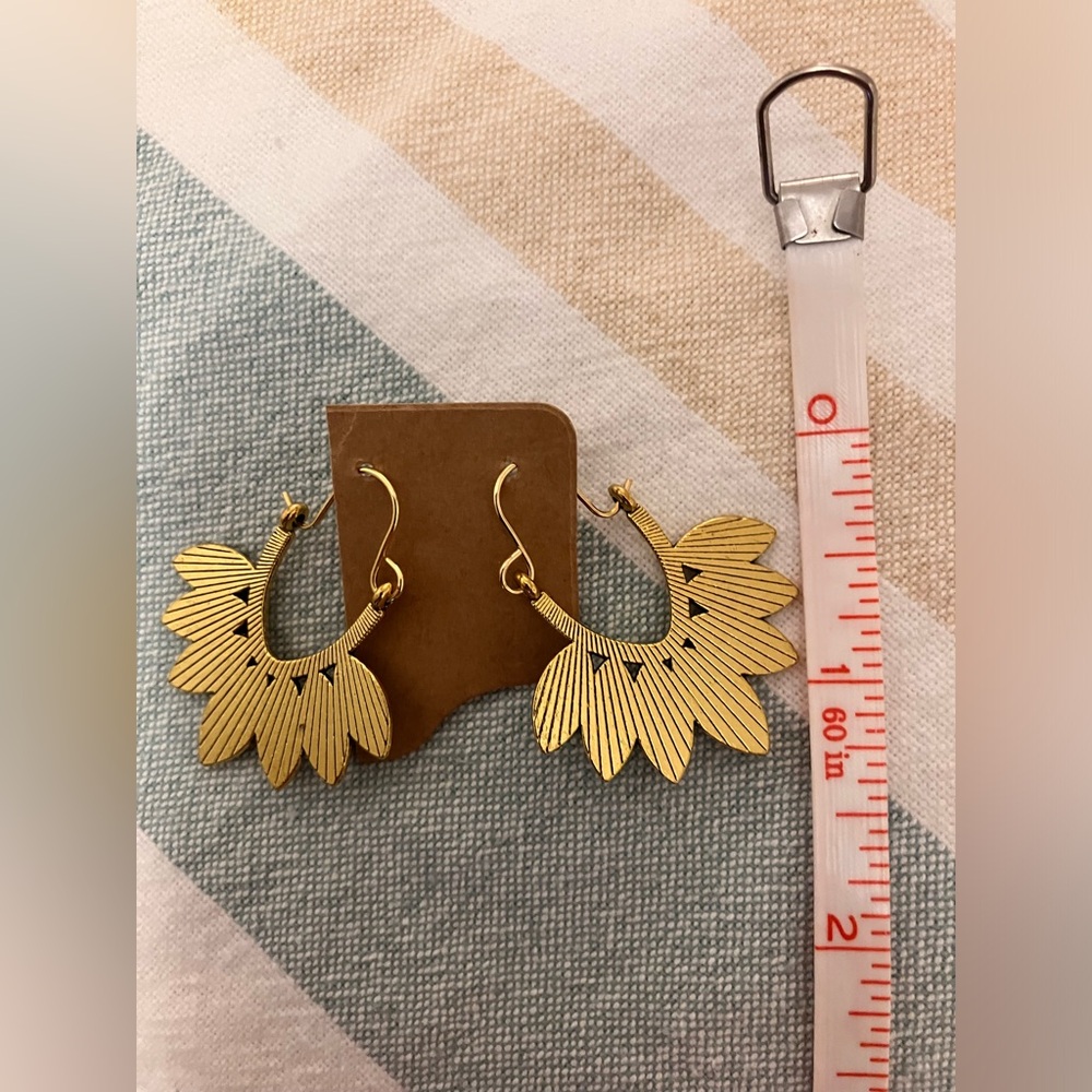 Decorative Gold Hoop-Earrings